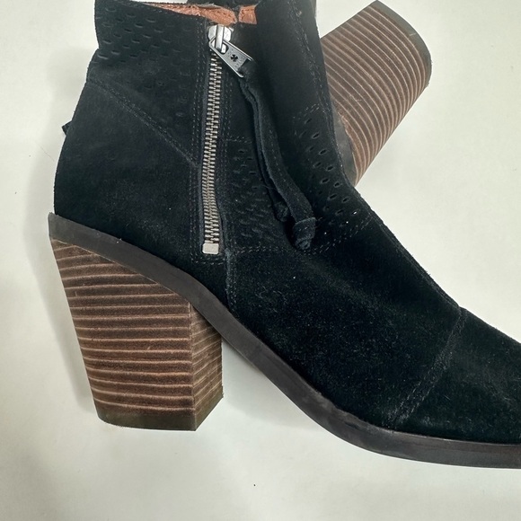 Lucky Brand Black Suede Perforated Ramses Booties Size 9 - Picture 7 of 11
